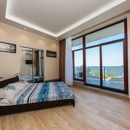 Arcadia Palace Apartment *